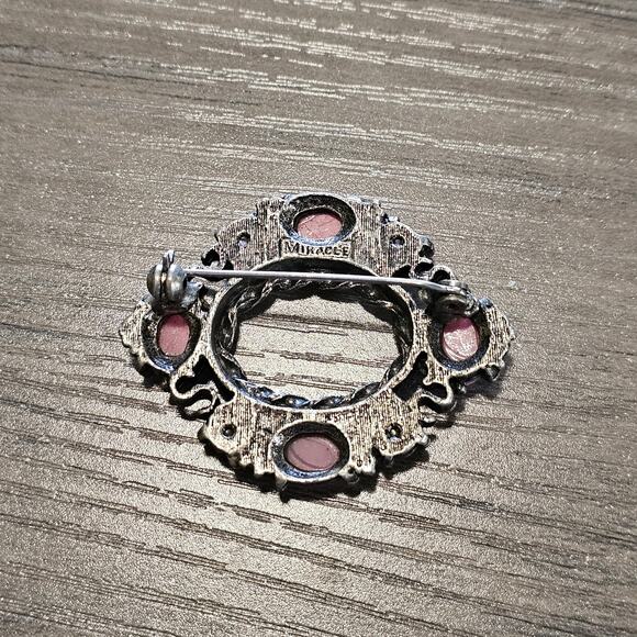 Vintage Miracle Pink Moonglow Prong Set in Silver Oval Brooch - Picture 2 of 6